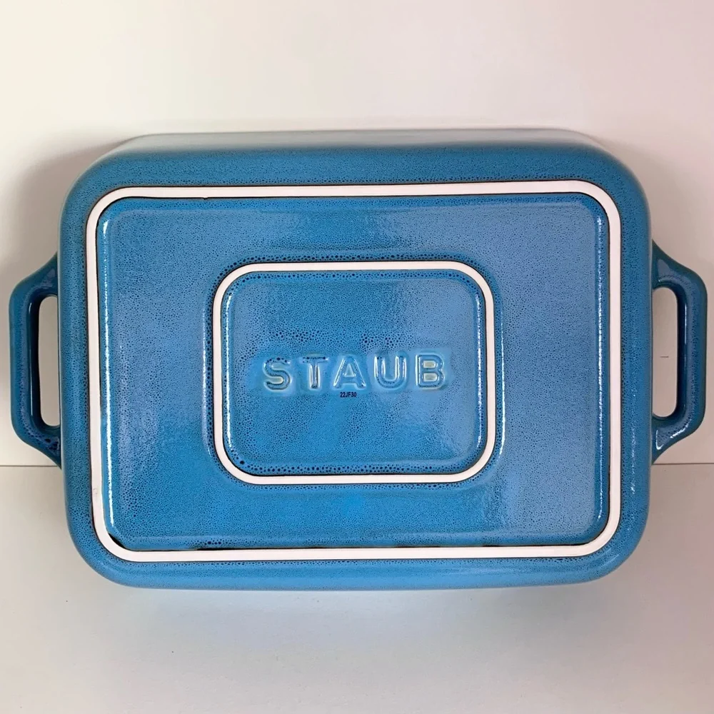 Hold NWOT Staub enameled baking dish - Picture 2 of 11
